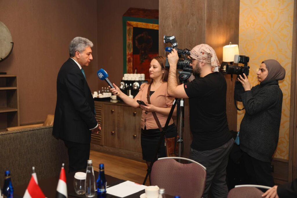 شريف فتحي يعقد لقاءات إعلامية في EMITT تركيا ويستعرض نمو السياحة المصرية