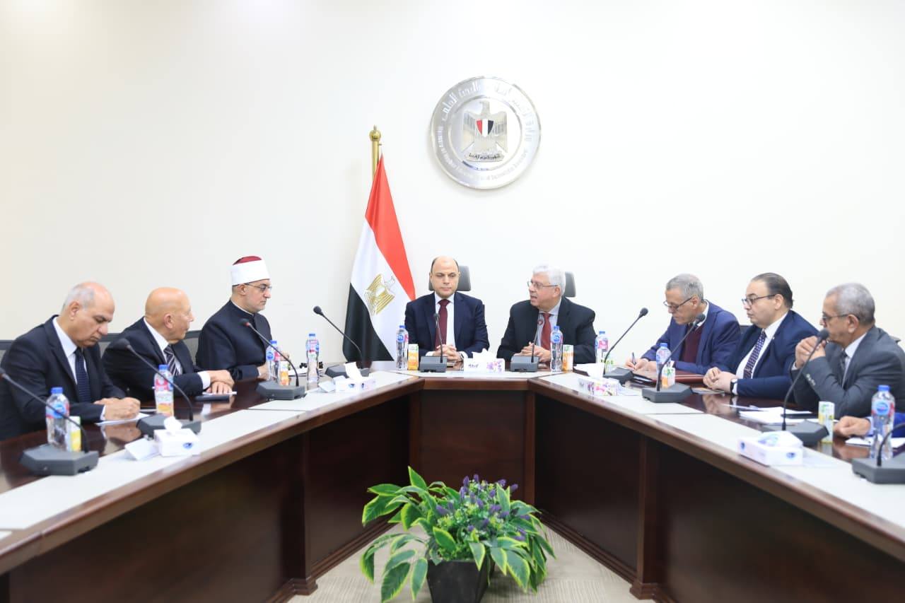 انعقاد الجلسة الإجرائية الأولى لمجلس أمناء جامعة كفر الشيخ الأهلية وانتخاب رئيس ونواب المجلس