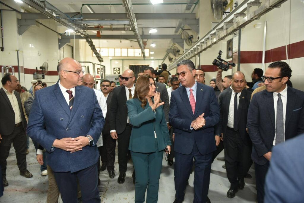 منال عوض وشريف فاروق يفتتحان مجزر كفر شكر «النصف آلي» بتكلفة 45 مليون جنيه (صور)