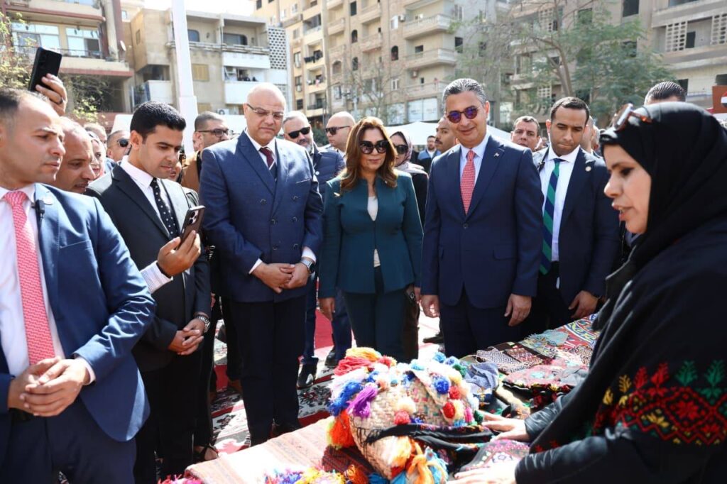بالصور.. وزيرا التموين والتنمية المحلية يفتتحان معارض «أهلاً رمضان» بالقليوبية