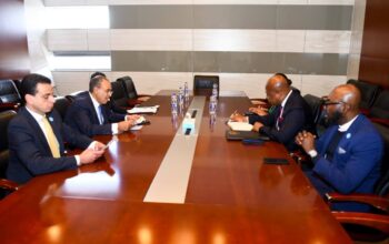 وزير الخارجية يلتقي نظيره الغاني لتعزيز التعاون الثنائي والقاري