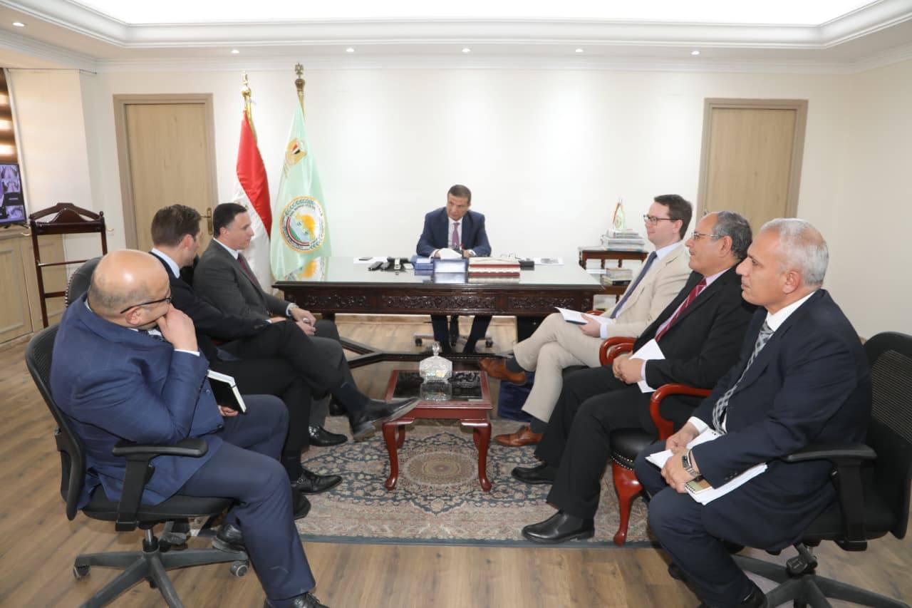 وزير الزراعة يلتقي وفد شركة "باير" لتعزيز الأمن الغذائي وتطوير تقنيات حماية المحاصيل