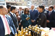 بالصور.. وزيرا التموين والتنمية المحلية يفتتحان معارض «أهلاً رمضان» بالقليوبية