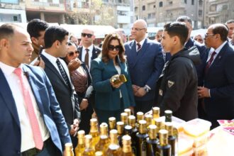 بالصور.. وزيرا التموين والتنمية المحلية يفتتحان معارض «أهلاً رمضان» بالقليوبية