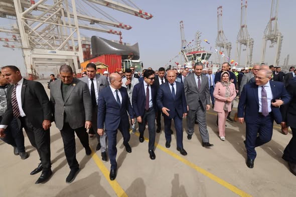 وزير النقل يشهد التشغيل التجريبي لمحطة الحاويات "تحيا مصر 1" بميناء دمياط