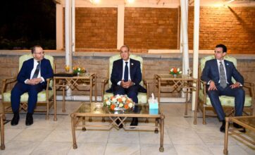 وزير الخارجية يلتقي الجالية المصرية بأديس أبابا ويؤكد تقديم خدمات قنصلية ميسرة