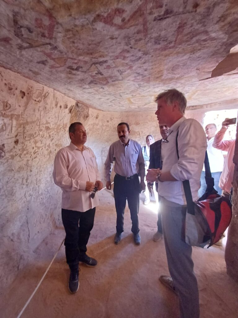 الأمين العام للمجلس الأعلى للآثار يتفقد مشروعات تطوير المواقع الأثرية بأسوان