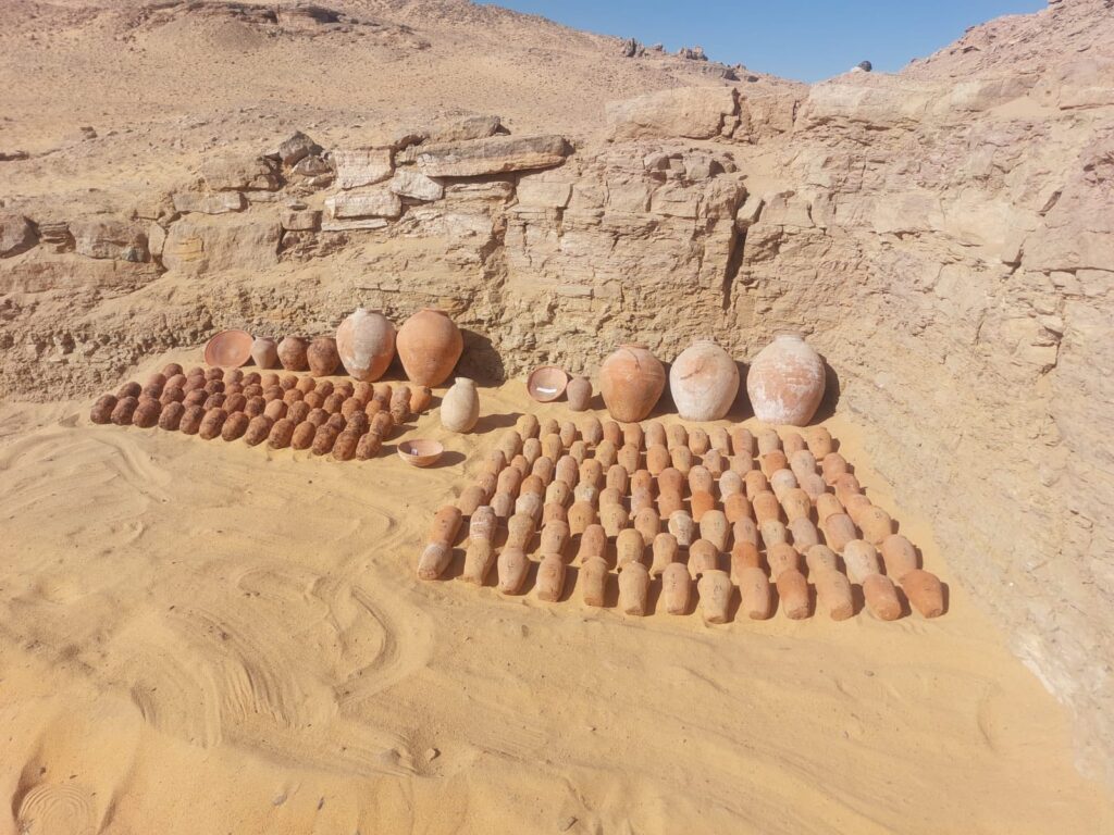 الأمين العام للمجلس الأعلى للآثار يتفقد مشروعات تطوير المواقع الأثرية بأسوان