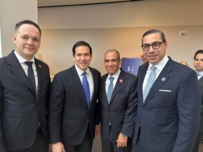 مباحثات مكثفة لوزير الخارجية مع مسؤولين دوليين لدعم خطة ترامب للسلام في غزة