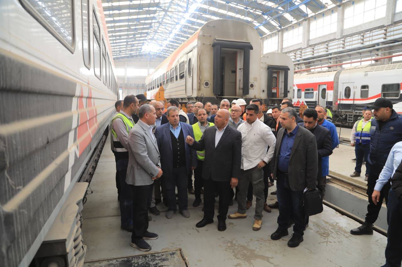وزير النقل يتفقد ورش السكك الحديدية ويؤكد أهمية الصيانة لضمان سلامة الركاب
