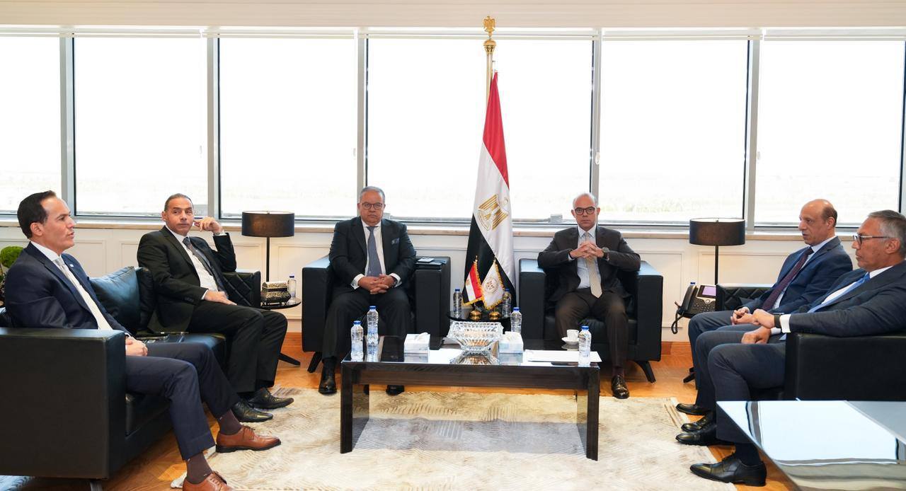 وزارة الاستثمار تبحث الربط الإلكتروني مع الجهات الرقابية لتسهيل خدمات المستثمرين 1 وزارة الاستثمار تبحث الربط الإلكتروني مع الجهات الرقابية لتسهيل خدمات المستثمرين