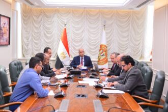 وزير العمل يتابع الاستعدادات للانتخابات النقابية ويؤكد الالتزام بالقانون والشفافية