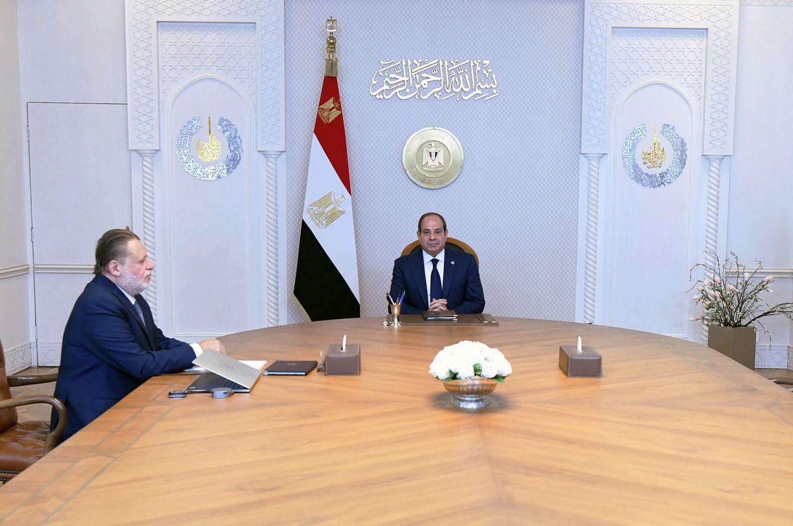 الرئيس السيسي ومحافظ البنك المركزي يستعرضان إنجازات القطاع المصرفي لعام 2025