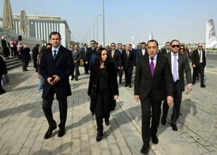 مدبولي يطلق مبادرة أبواب الخير لتوزيع ملايين الوجبات وكراتين رمضان على الأسر الأولى بالرعاية 2 مدبولي يطلق مبادرة أبواب الخير لتوزيع ملايين الوجبات وكراتين رمضان على الأسر الأولى بالرعاية