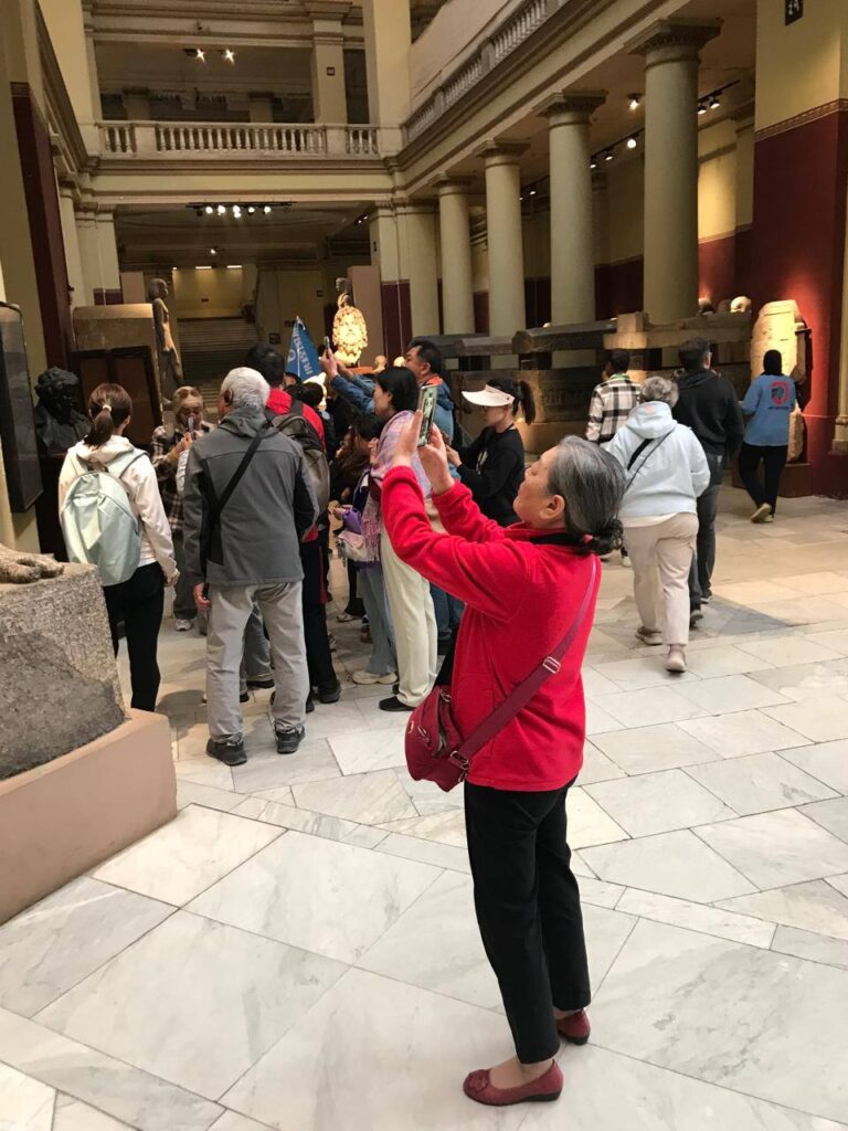 توافد السياح الأجانب على المتحف المصري بالتحرير اليوم السبت (صور) 5 توافد السياح الأجانب على المتحف المصري بالتحرير اليوم السبت (صور)