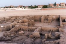 بعثة مصرية فرنسية تكشف مدينة سكنية من عصر شيخ العرب همام وجبانة قبطية أقدم أسفلها في قنا