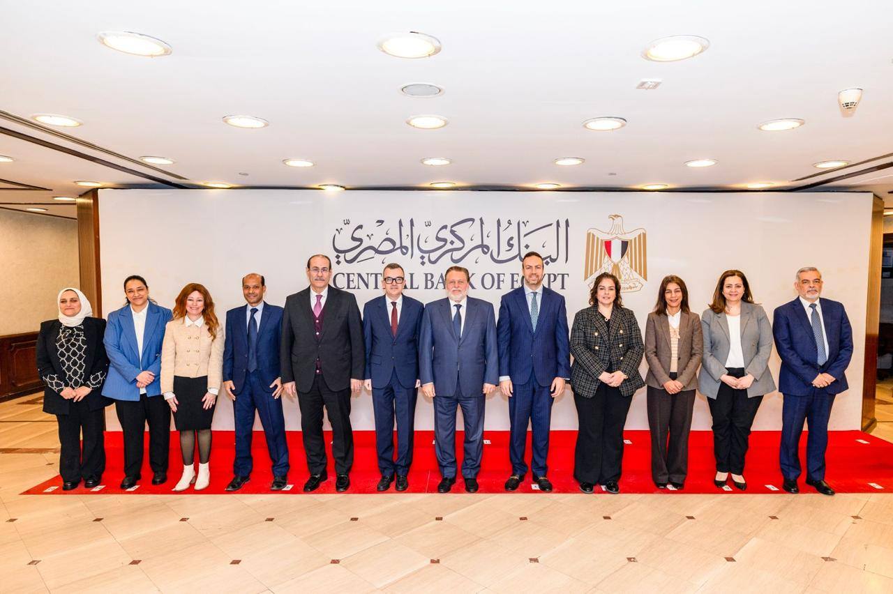 محافظ البنك المركزي ووزير التخطيط يبحثان تنسيق السياسات النقدية والاقتصادية لدعم الاستقرار 