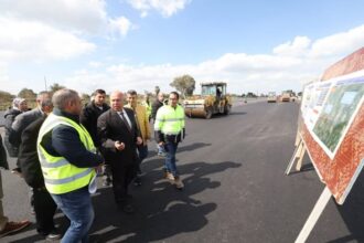 كامل الوزير يتفقد طريق شرق الرياح التوفيقي.. تنفيذ 33 كم و8 كباري في المرحلة الحالية 2 كامل الوزير يتفقد طريق شرق الرياح التوفيقي.. تنفيذ 33 كم و8 كباري في المرحلة الحالية