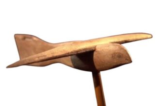 لغز يطير بلا أرجل.. قطعة مصرية قديمة تحبس الأنفاس في المتحف المصري 6 لغز يطير بلا أرجل.. قطعة مصرية قديمة تحبس الأنفاس في المتحف المصري