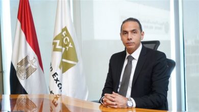 رئيس البورصة يستعرض مؤشرات الأداء وخطط تطوير سوق رأس المال