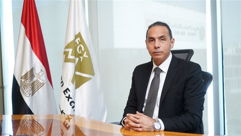 رئيس البورصة يستعرض مؤشرات الأداء وخطط تطوير سوق رأس المال