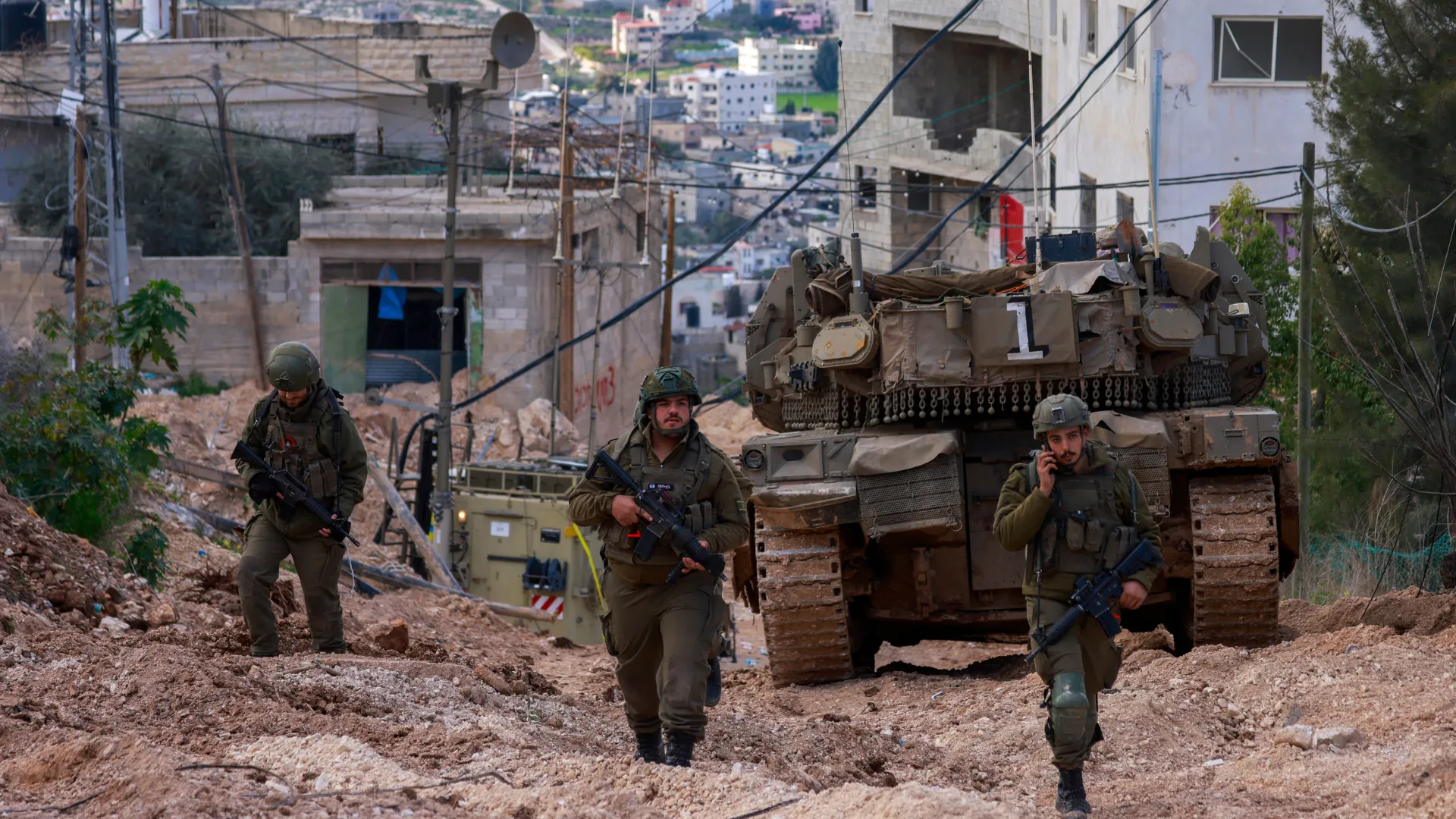 حملة اعتداءات إسرائيلية في الضفة الغربية: إصابات وغازات سامة