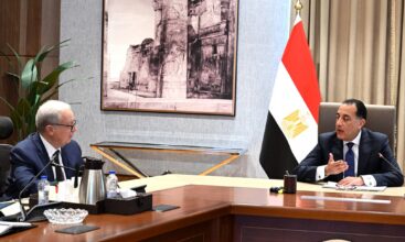 رئيس الوزراء يبحث مع نائبه للشئون الاقتصادية هيكلة الهيئات والشركات المملوكة للدولة