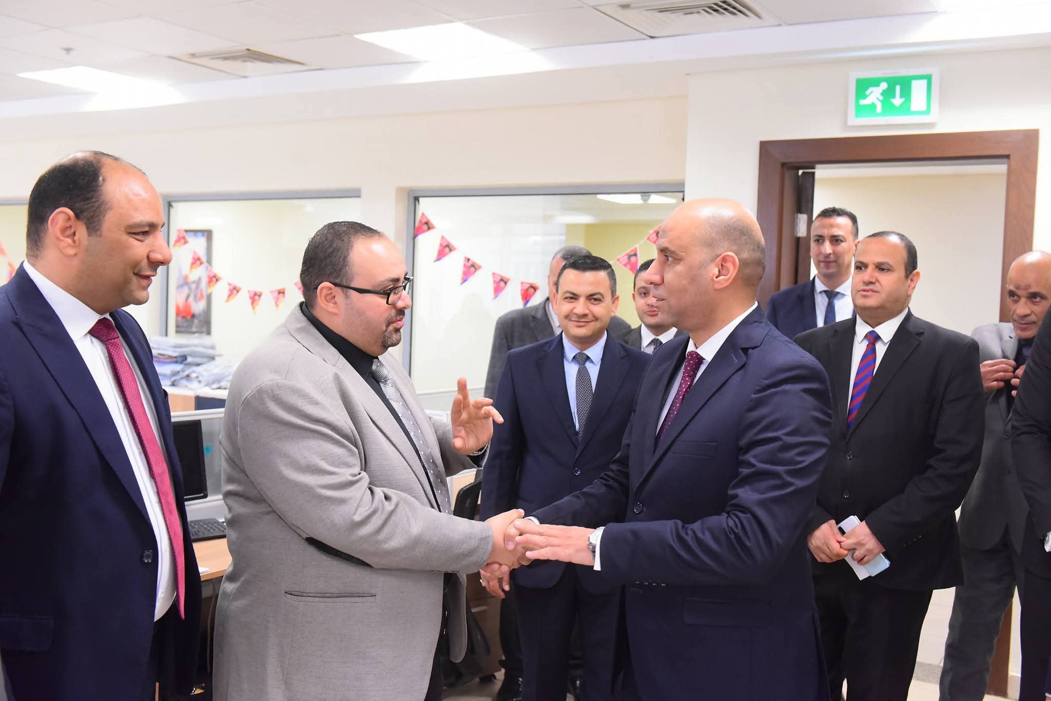 بعد أدائه اليمين.. وزير العمل للعاملين بالوزارة: أنا واحد منكم وسنعمل بروح الفريق