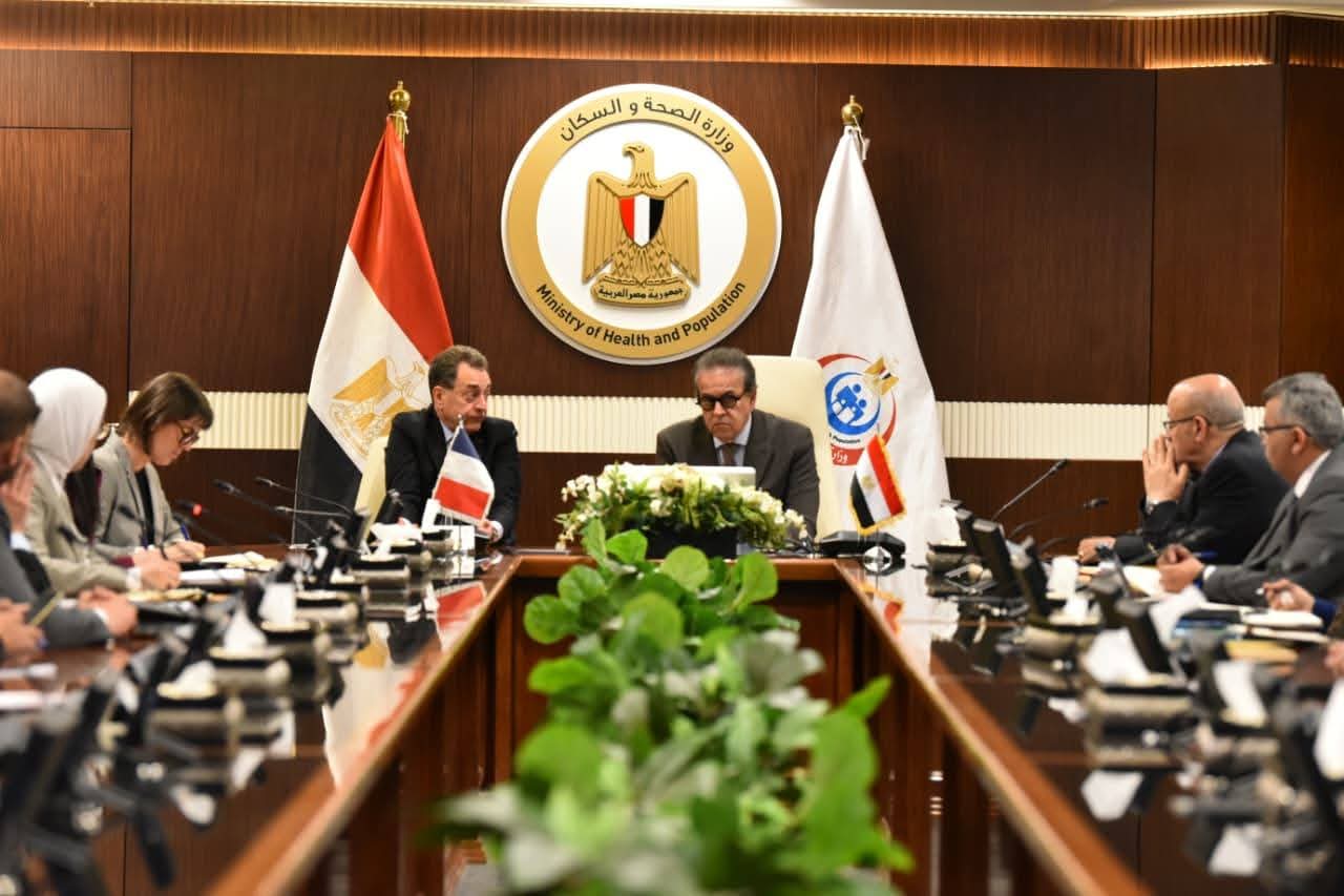 عبدالغفار يبحث مع السفير الفرنسي دعم علاج أطفال غزة مرضى الأورام بمعهد جوستاف روسي