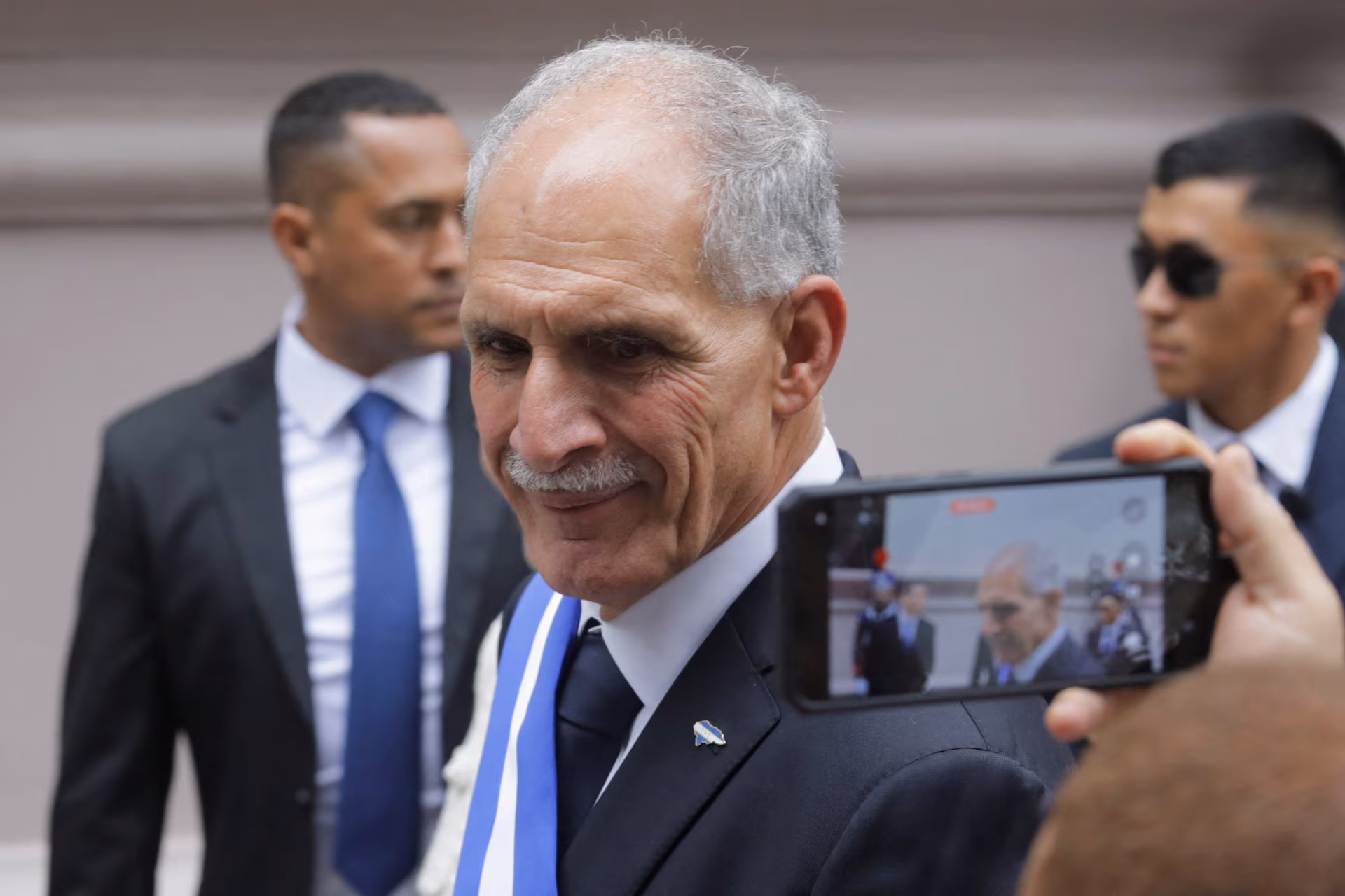 ترامب يستقبل رئيس هندوراس في مارالاجو وسط تعاون أمني واقتصادي