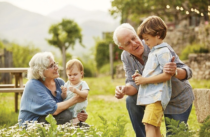 دراسة: رعاية الأحفاد تبطئ التدهور المعرفي لدى كبار السن 1 دراسة: رعاية الأحفاد تبطئ التدهور المعرفي لدى كبار السن