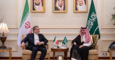 وزير الخارجية الإيراني يبحث مع نظيره السعودي العلاقات الثنائية والمفاوضات النووية