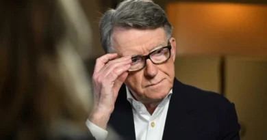 سفير بريطانيا السابق بيتر ماندلسون يخضع لتحقيق في الاتحاد الأوروبي بسبب علاقته بإبستين