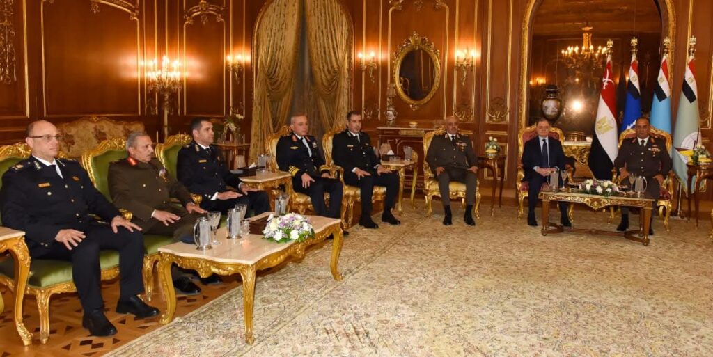 القائد العام للقوات المسلحة ووزير الداخلية يشهدان حفل إفطار رمضاني