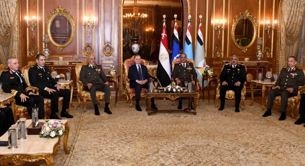 القائد العام للقوات المسلحة ووزير الداخلية يشهدان حفل إفطار رمضاني