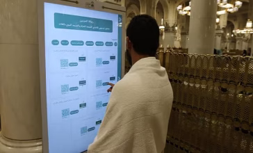 رئاسة الشؤون الدينية تستخدم 40 شاشة تفاعلية لتقديم محتوى شرعى بالمسجد الحرام