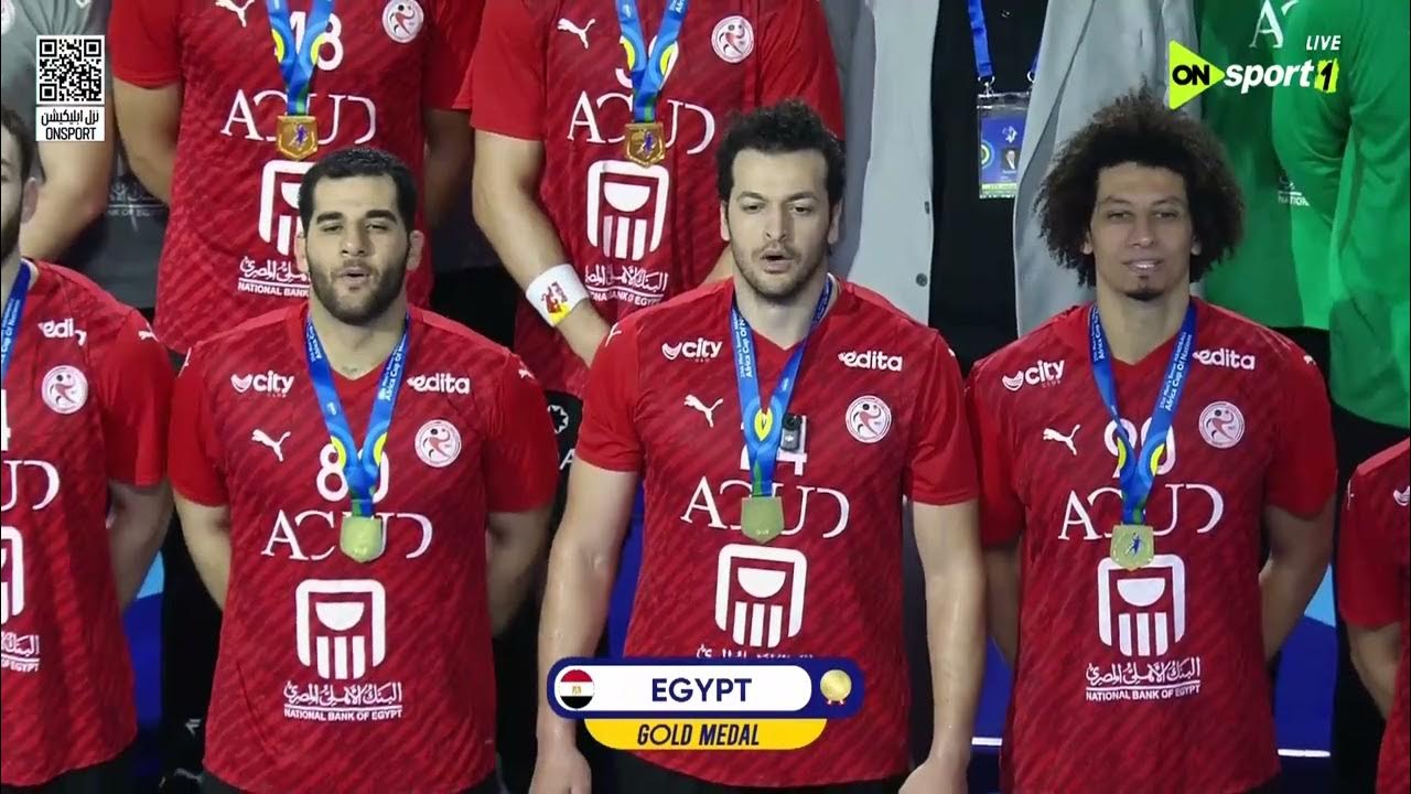 لاعبو منتخب اليد يحتفلون بالنجمة العاشرة