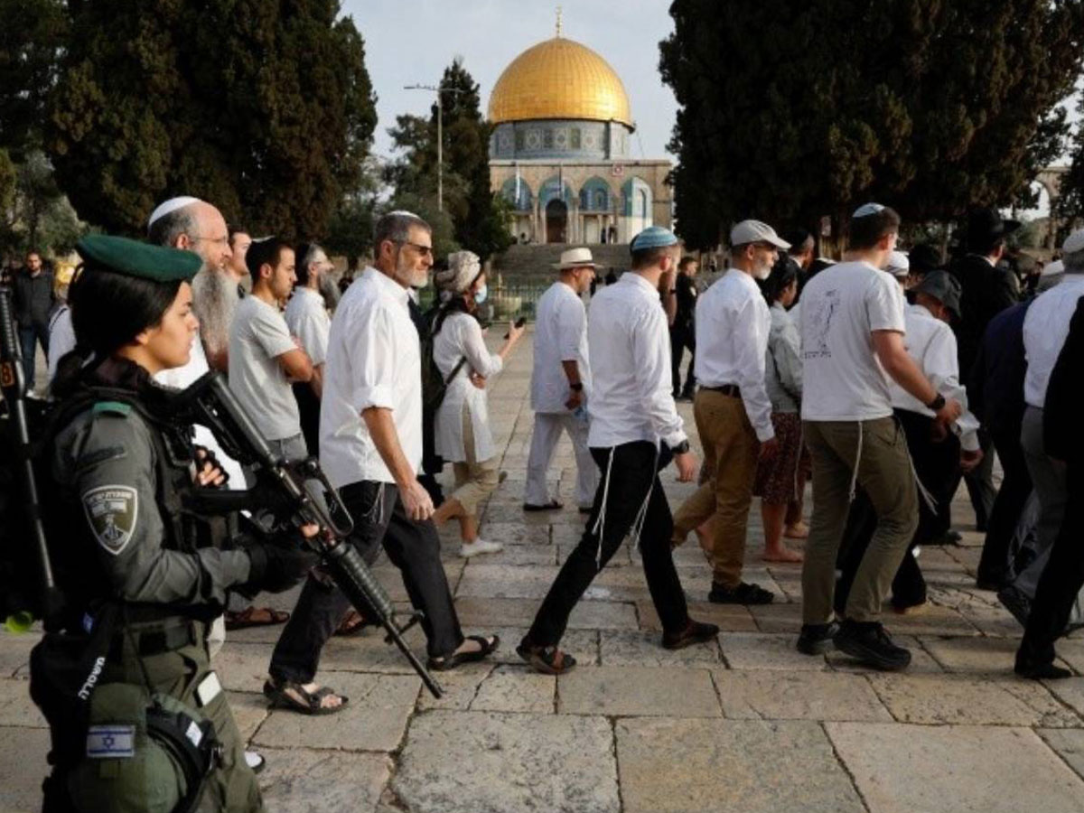 مستوطنون يقتحمون المسجد الأقصى: طقوس تلمودية واستفزازية