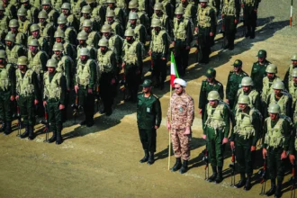 الحرس الثوري الإيراني يعلن بدء هجوم صاروخي واسع على إسرائيل