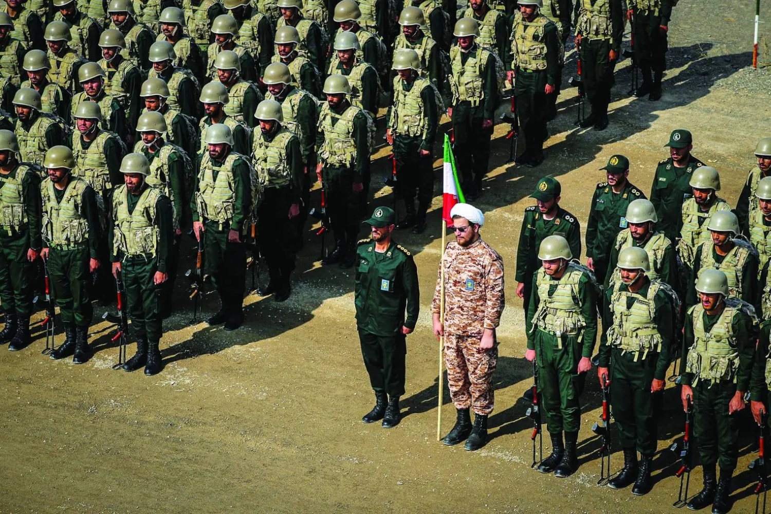 الحرس الثوري الإيراني يعلن بدء هجوم صاروخي واسع على إسرائيل