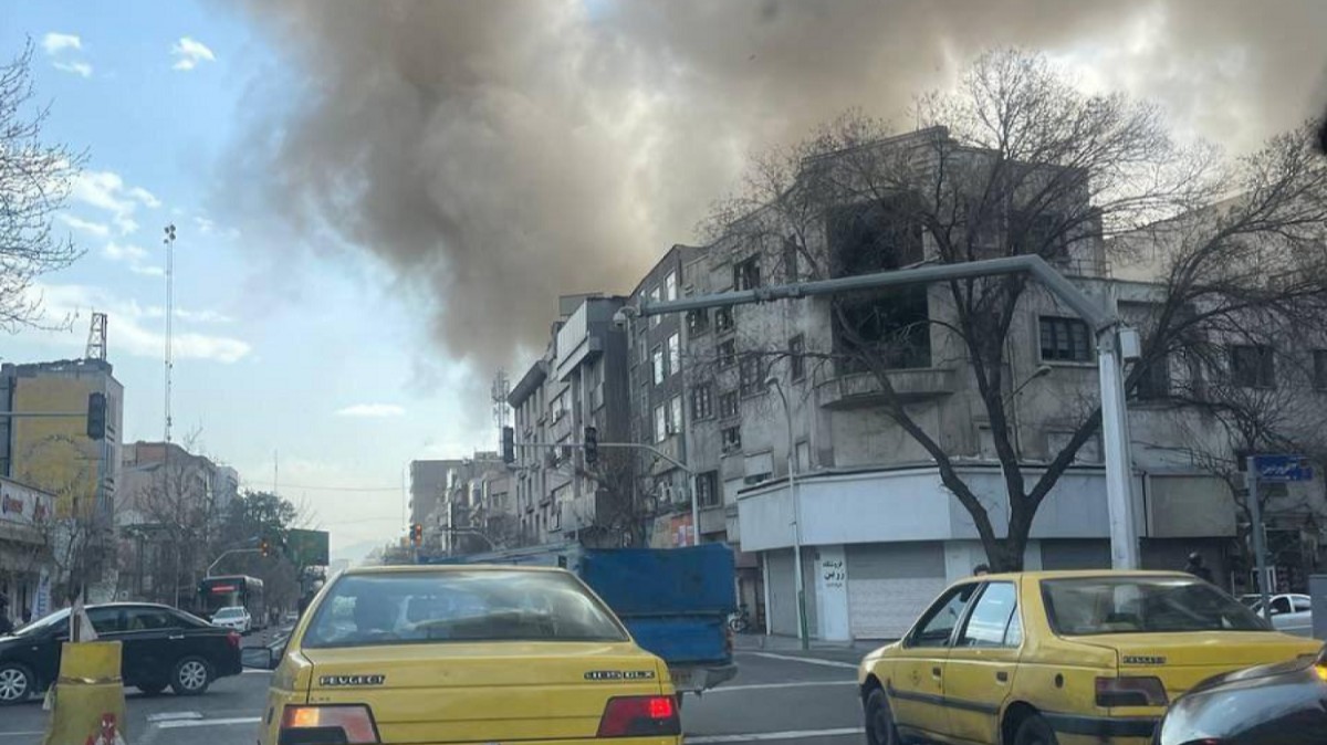 ضربات إسرائيلية تستهدف مصانع صواريخ في إيران.. وطهران تضع قواتها في حالة استعداد للرد 1 ضربات إسرائيلية تستهدف مصانع صواريخ في إيران.. وطهران تضع قواتها في حالة استعداد للرد