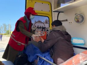 الهلال الأحمر المصري يطلق قافلة "زاد العزة" 144 لدعم الأشقاء في غزة