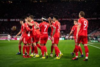 بايرن ميونخ يضرب بقوة.. 82 هدفًا تقرّبه من درع الدوري الألماني الـ35