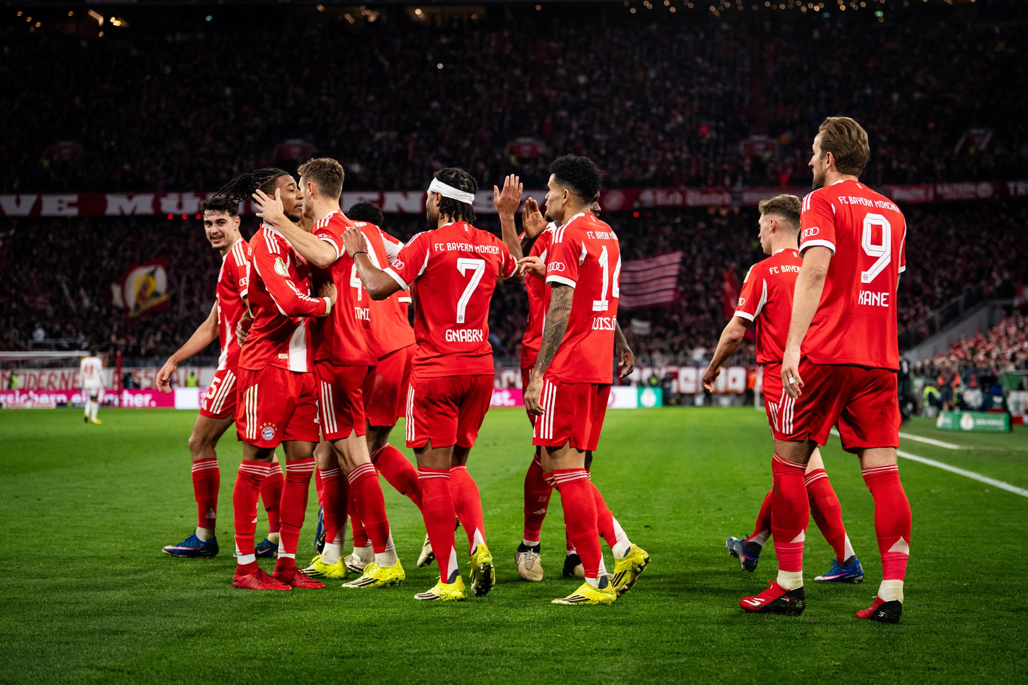 بايرن ميونخ يضرب بقوة.. 82 هدفًا تقرّبه من درع الدوري الألماني الـ35 1 بايرن ميونخ يضرب بقوة.. 82 هدفًا تقرّبه من درع الدوري الألماني الـ35