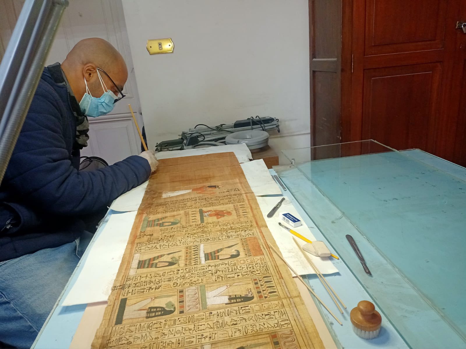 المتحف المصري بالتحرير ينهي ترميم بردية أوسر-حات-مس بعد أعمال صيانة دقيقة