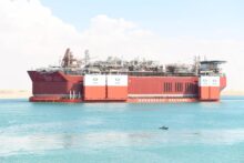 قناة السويس تشهد عبور واحدة من أكبر سفن الغطس في العالم ضمن قافلة الجنوب