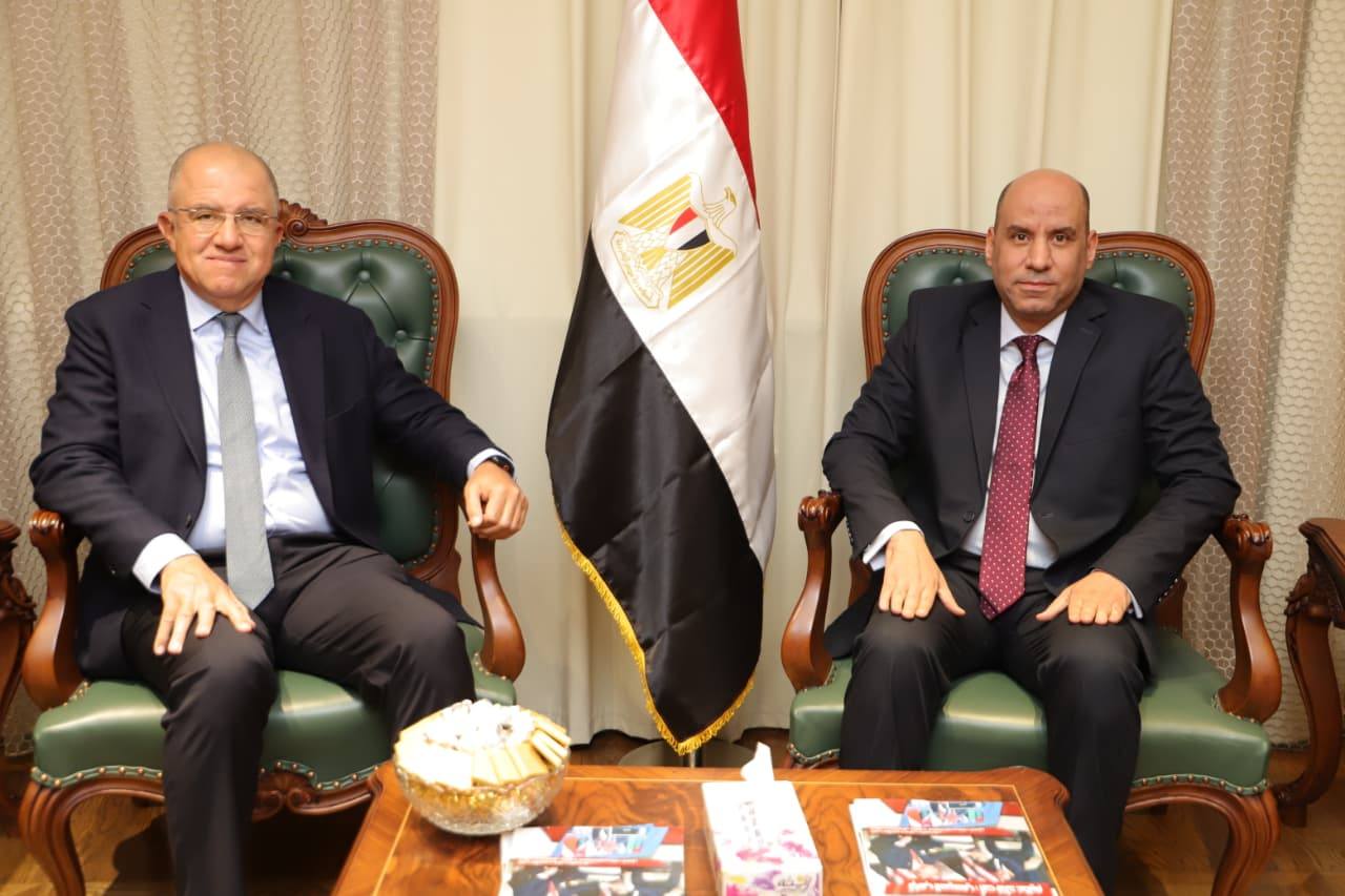 وزير العمل يبحث مع اتحاد الصناعات تعزيز التعاون في التدريب والتشغيل