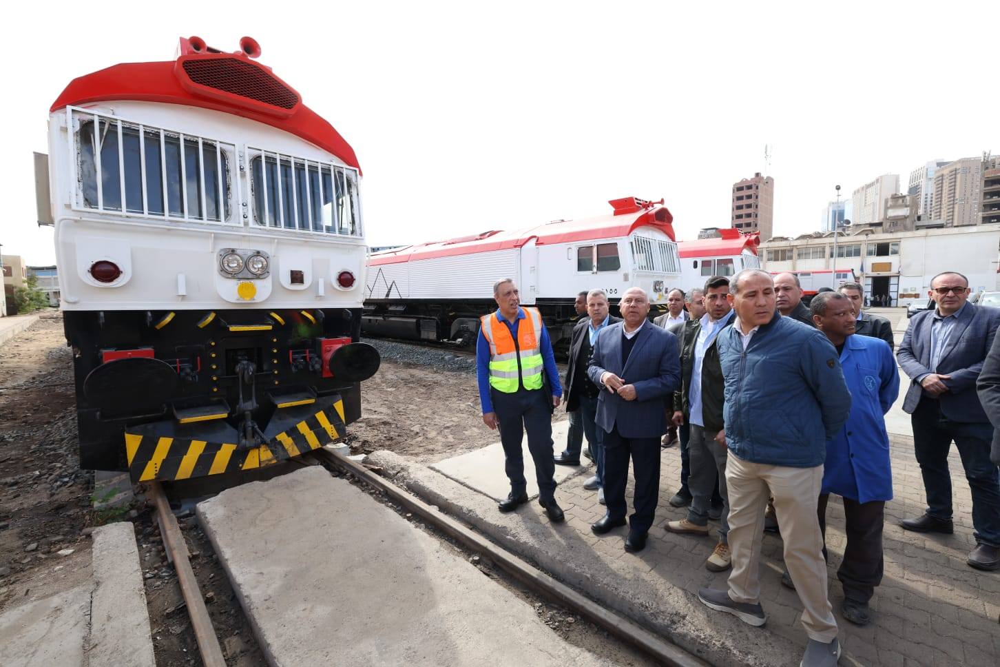 وزير النقل يتفقد ورش "إيرماس" لتطوير وصيانة جرارات السكك الحديدية 1 وزير النقل يتفقد ورش "إيرماس" لتطوير وصيانة جرارات السكك الحديدية