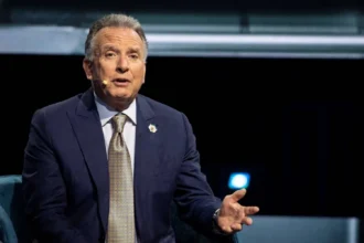 من إمبراطورية "الخرسانة" إلى دهاليز السياسة.. ستيف ويتكوف "مهندس صفقات" ترامب الذي يمسك بخيوط الشرق الأوسط