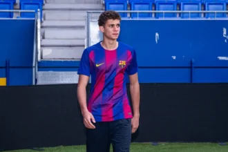 برشلونة يواجه تعقيدات بيروقراطية: حمزة عبد الكريم يعود إلى القاهرة 2 برشلونة يواجه تعقيدات بيروقراطية: حمزة عبد الكريم يعود إلى القاهرة